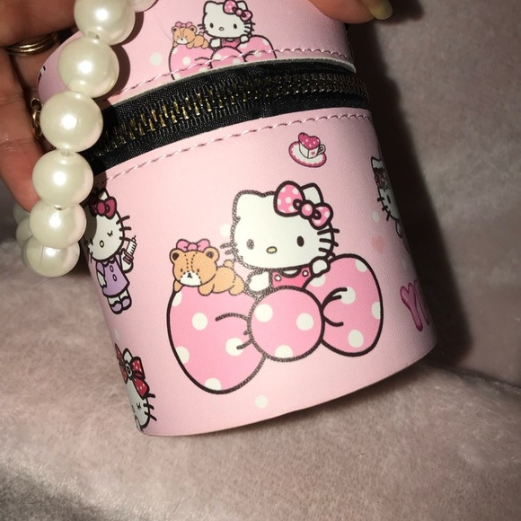 Hello Kitty Matte Shine Glitter 20 Piece LipGloss Pearl Pink Bag New - Picture 11 of 16